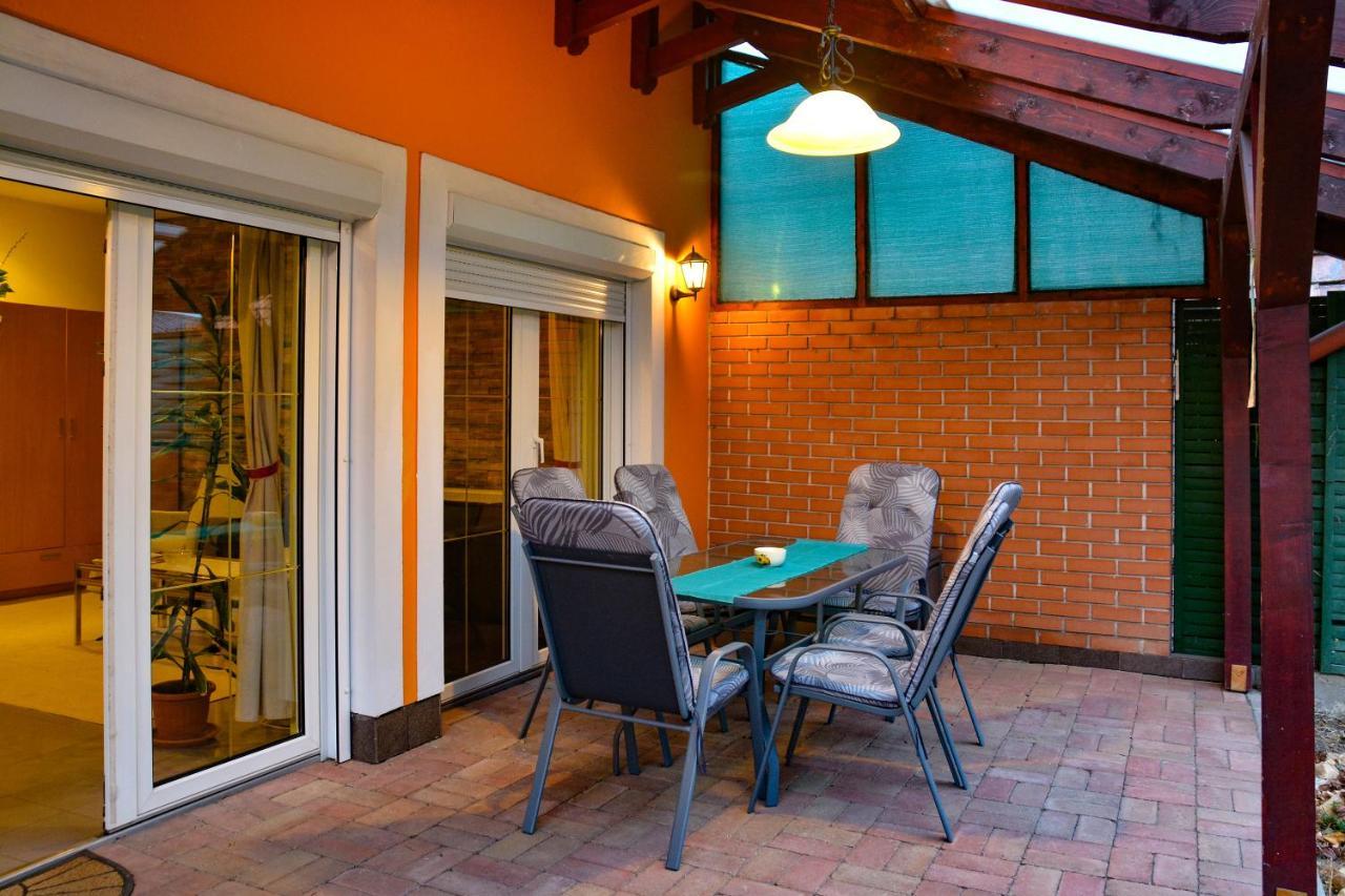 Afrodite Apartmanhaz เอ็กเกอร์ ภายนอก รูปภาพ